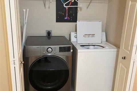 Condo in Sarasota, Florida, 2 bedrooms  № 1555322 - photo 13