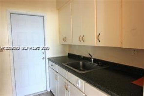 Casa en alquiler en El Portal, Florida, 1 dormitorio, 74.32 m2 № 2075027 - foto 26