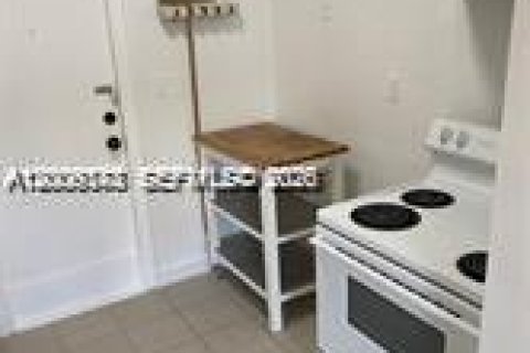 Casa en alquiler en El Portal, Florida, 1 dormitorio, 74.32 m2 № 2075027 - foto 23