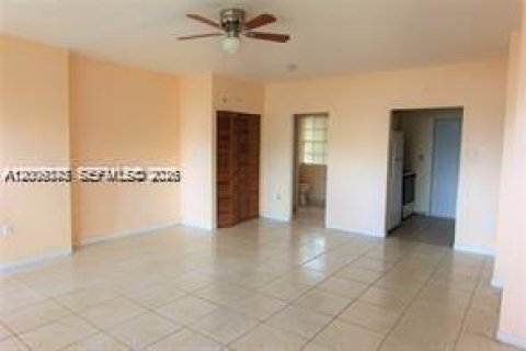 Casa en alquiler en El Portal, Florida, 1 dormitorio, 74.32 m2 № 2075027 - foto 25