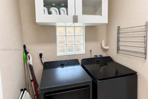 Villa ou maison à vendre à West Palm Beach, Floride: 5 chambres, 323.49 m2 № 2418084 - photo 24