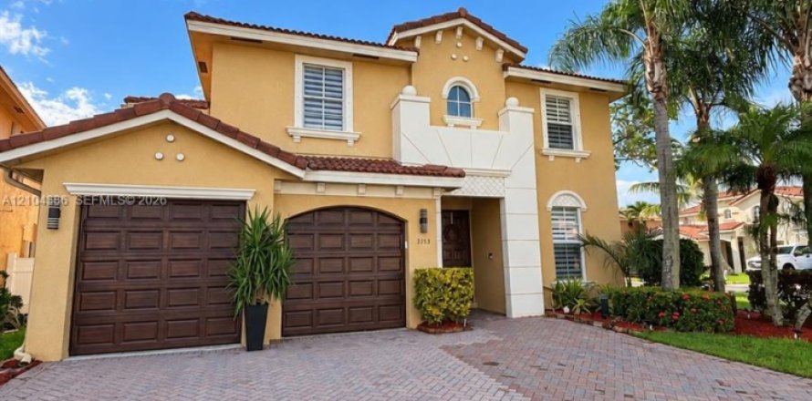 Villa ou maison à West Palm Beach, Floride 5 chambres, 323.49 m2 № 2418084