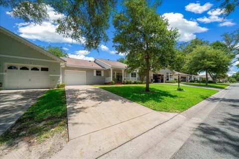 House in Ocala, Florida 2 bedrooms, 127.18 sq.m. № 2150635 - photo 2