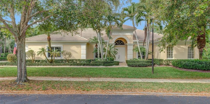 House in Jupiter, Florida 4 bedrooms, 334.54 sq.m. № 1106962