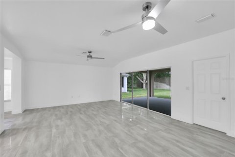 House in Summerfield, Florida 2 bedrooms, 138.24 sq.m. № 2148020 - photo 9