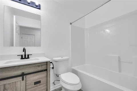 House in Summerfield, Florida 2 bedrooms, 138.24 sq.m. № 2148020 - photo 23