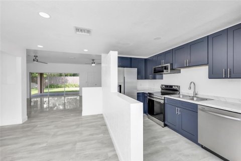 House in Summerfield, Florida 2 bedrooms, 138.24 sq.m. № 2148020 - photo 12