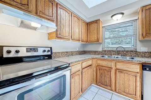 House in Pinellas Park, Florida 3 bedrooms, 99.03 sq.m. № 1835174 - photo 14