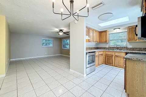 House in Pinellas Park, Florida 3 bedrooms, 99.03 sq.m. № 1835174 - photo 20