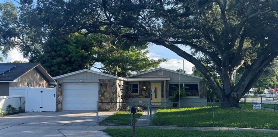 House in Pinellas Park, Florida 3 bedrooms, 99.03 sq.m. № 1835174
