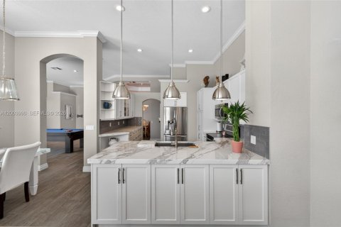 Villa ou maison à vendre à Weston, Floride: 5 chambres, 277.96 m2 № 2075366 - photo 9