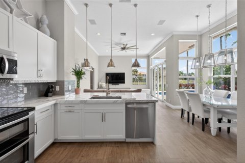 Villa ou maison à vendre à Weston, Floride: 5 chambres, 277.96 m2 № 2075366 - photo 7