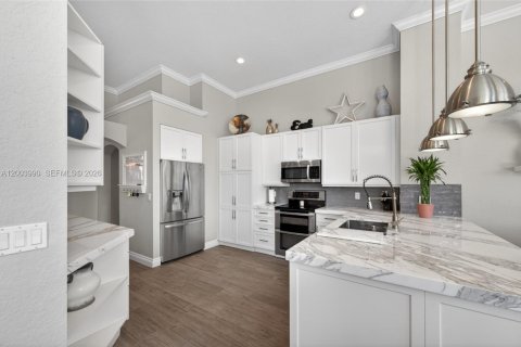 Villa ou maison à vendre à Weston, Floride: 5 chambres, 277.96 m2 № 2075366 - photo 8
