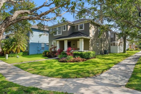 House in Winter Garden, Florida 4 bedrooms, 245.82 sq.m. № 1746499 - photo 2