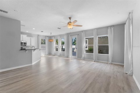 House in Winter Garden, Florida 4 bedrooms, 245.82 sq.m. № 1746499 - photo 7