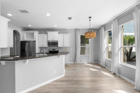 House in Winter Garden, Florida 4 bedrooms, 245.82 sq.m. № 1746499 - photo 11