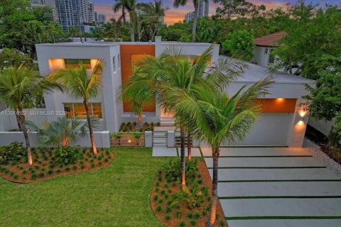 Villa ou maison à Fort Lauderdale, Floride 4 chambres, 319.21 m2 № 2313935