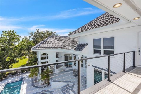 House in Saint Petersburg, Florida 6 bedrooms, 635.45 sq.m. № 1741036 - photo 8