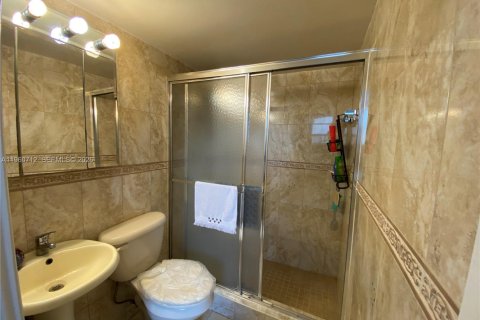 Condo in Miami, Florida, 1 bedroom  № 2024038 - photo 9