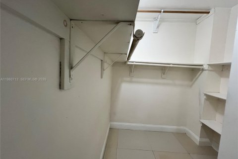 Condo in Miami, Florida, 1 bedroom  № 2024038 - photo 8