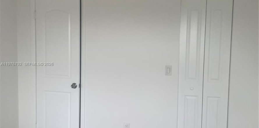 Кондоминиум с 2 спальнями в Майами, Флорида № 2043542