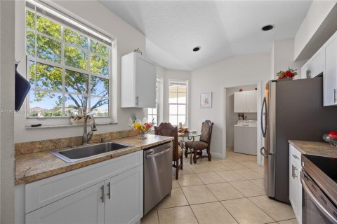 Townhouse in Miramar, Florida 3 bedrooms, 147.34 sq.m. № 1963717 - photo 6