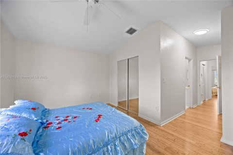 Townhouse in Miramar, Florida 3 bedrooms, 147.34 sq.m. № 1963717 - photo 23