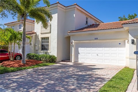 Townhouse in Miramar, Florida 3 bedrooms, 147.34 sq.m. № 1963717 - photo 3