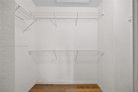 Townhouse in Miramar, Florida 3 bedrooms, 147.34 sq.m. № 1963717 - photo 24