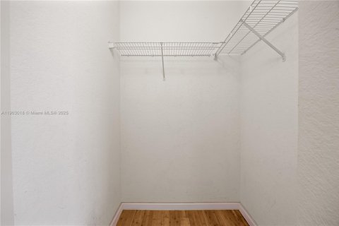 Townhouse in Miramar, Florida 3 bedrooms, 147.34 sq.m. № 1963717 - photo 26