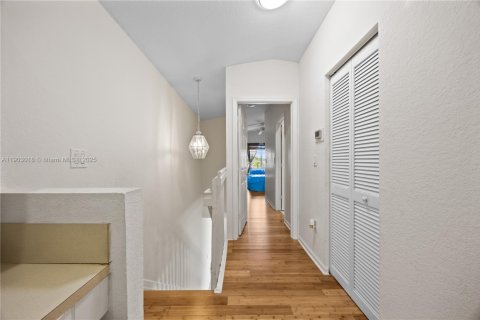 Townhouse in Miramar, Florida 3 bedrooms, 147.34 sq.m. № 1963717 - photo 16