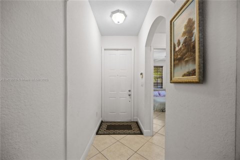 Townhouse in Miramar, Florida 3 bedrooms, 147.34 sq.m. № 1963717 - photo 14