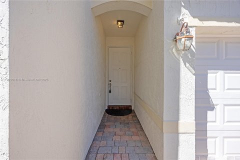 Townhouse in Miramar, Florida 3 bedrooms, 147.34 sq.m. № 1963717 - photo 4