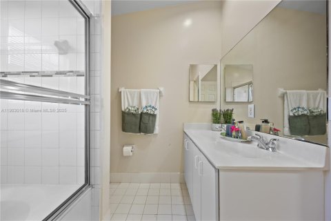 Townhouse in Miramar, Florida 3 bedrooms, 147.34 sq.m. № 1963717 - photo 28