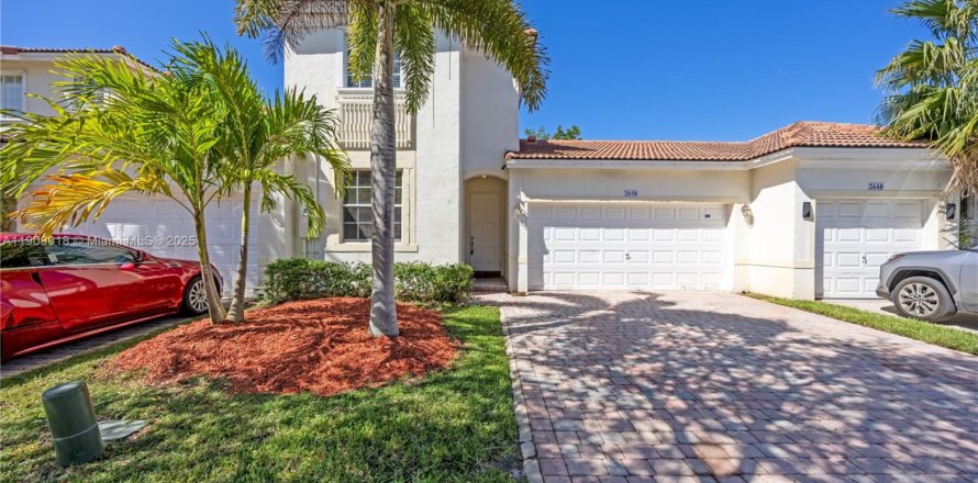 Townhouse in Miramar, Florida 3 bedrooms, 147.34 sq.m. № 1963717