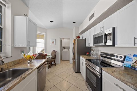 Townhouse in Miramar, Florida 3 bedrooms, 147.34 sq.m. № 1963717 - photo 5