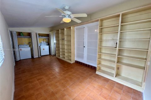 House in Miami, Florida 3 bedrooms, 141.4 sq.m. № 1973769 - photo 10