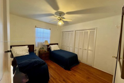 House in Miami, Florida 3 bedrooms, 141.4 sq.m. № 1973769 - photo 17