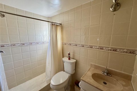 House in Miami, Florida 3 bedrooms, 141.4 sq.m. № 1973769 - photo 26