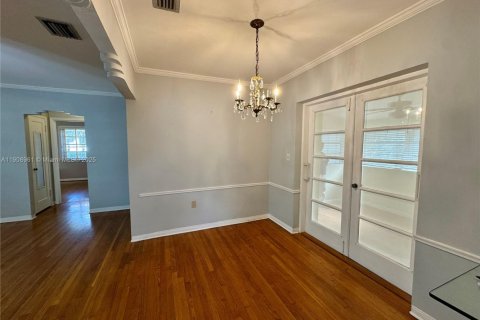 House in Miami, Florida 3 bedrooms, 141.4 sq.m. № 1973769 - photo 5