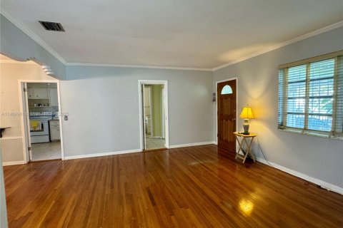 House in Miami, Florida 3 bedrooms, 141.4 sq.m. № 1973769 - photo 4