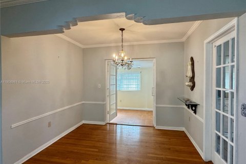 House in Miami, Florida 3 bedrooms, 141.4 sq.m. № 1973769 - photo 6