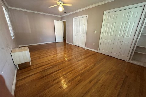 House in Miami, Florida 3 bedrooms, 141.4 sq.m. № 1973769 - photo 14