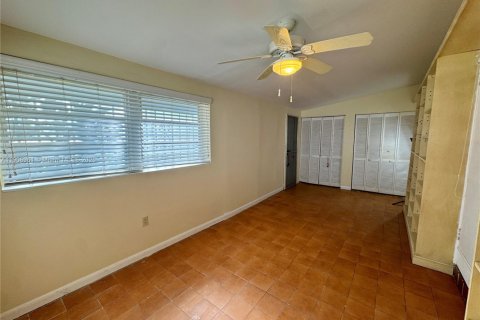 House in Miami, Florida 3 bedrooms, 141.4 sq.m. № 1973769 - photo 12