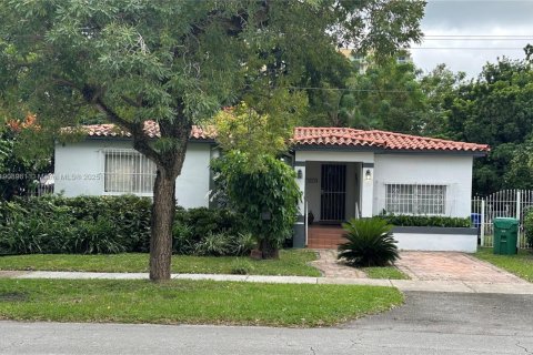 House in Miami, Florida 3 bedrooms, 141.4 sq.m. № 1973769 - photo 1