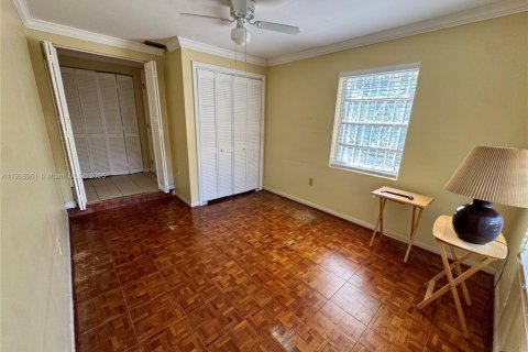 House in Miami, Florida 3 bedrooms, 141.4 sq.m. № 1973769 - photo 24