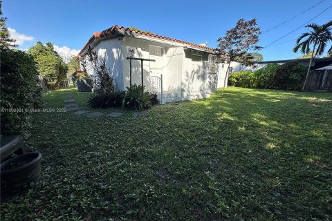 House in Miami, Florida 3 bedrooms, 141.4 sq.m. № 1973769 - photo 29