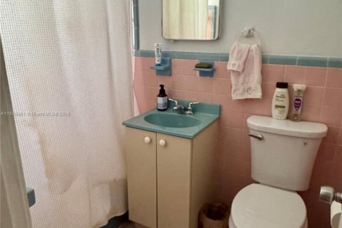 House in Miami, Florida 3 bedrooms, 141.4 sq.m. № 1973769 - photo 20