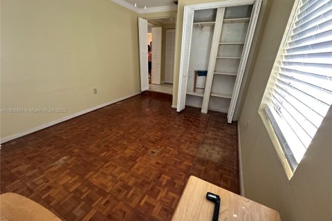 House in Miami, Florida 3 bedrooms, 141.4 sq.m. № 1973769 - photo 23