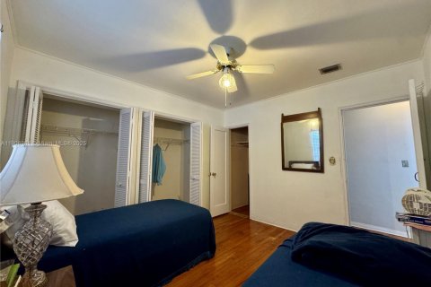 House in Miami, Florida 3 bedrooms, 141.4 sq.m. № 1973769 - photo 19